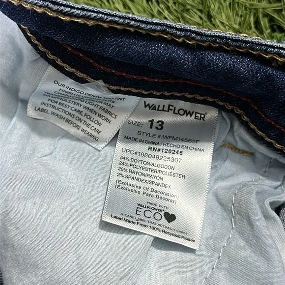 Wallflower Women's The Fiesty Curvy Low Rise Fit Jeans Size 13 - Picture 9 of 10